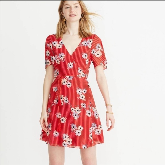Madewell | Button Wrap Dress in Daisy Society - 4 - Picture 1 of 10